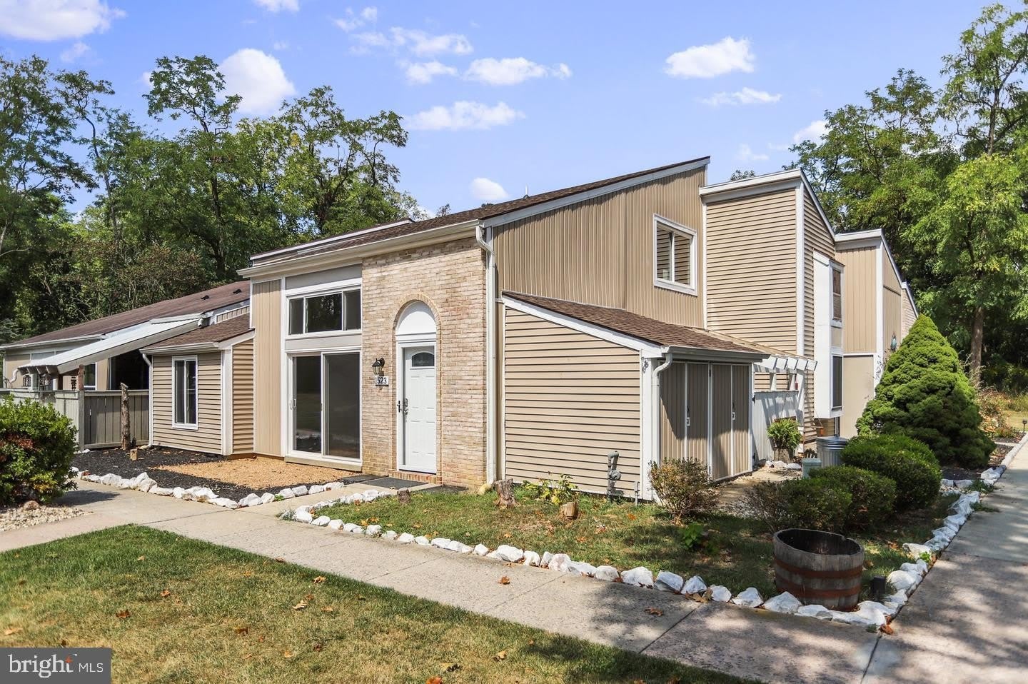 1523 KENSINGTON Drive – photo 1