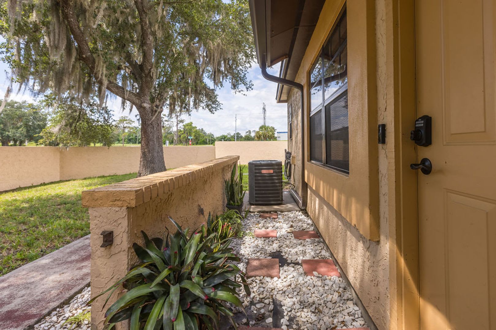 Fully Furnished Rental in Silver Springs Shores – photo 4
