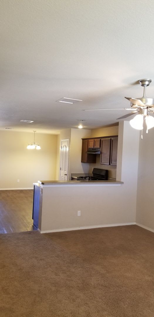 Adorable 3 Bedroom 2 Bath Townhouse in Eastside El Paso!! – photo 3