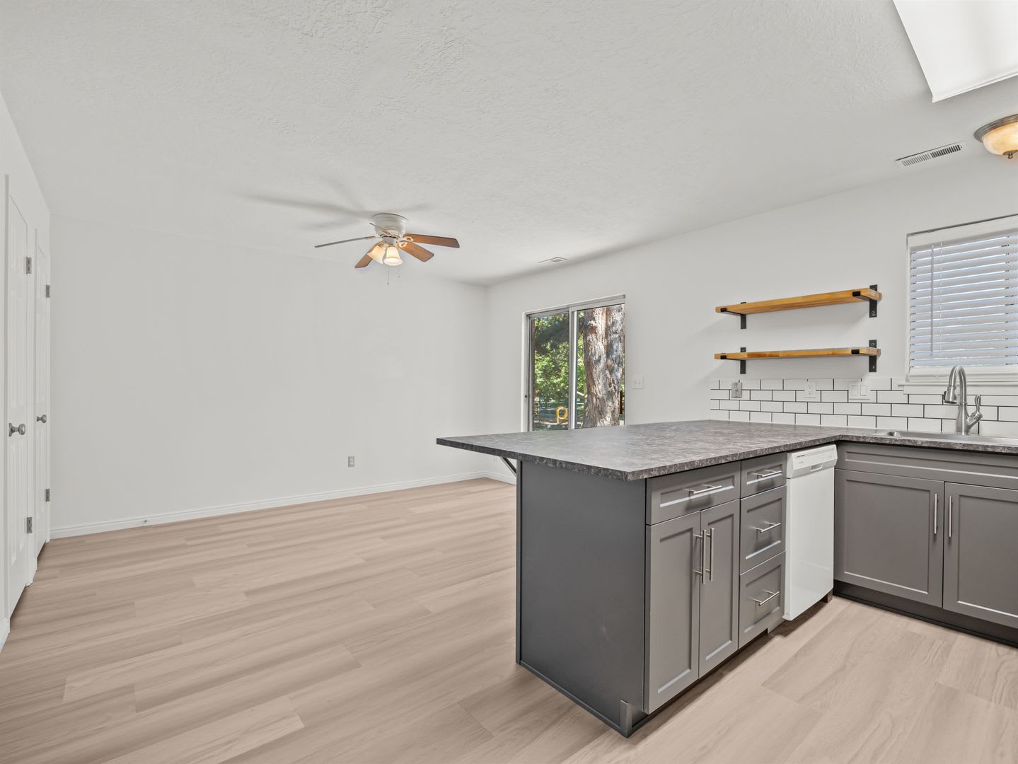 945 S Freedom Blvd Provo, UT 84601 – photo 5