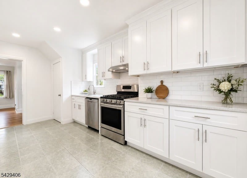 312 Rochelle Ave – photo 3