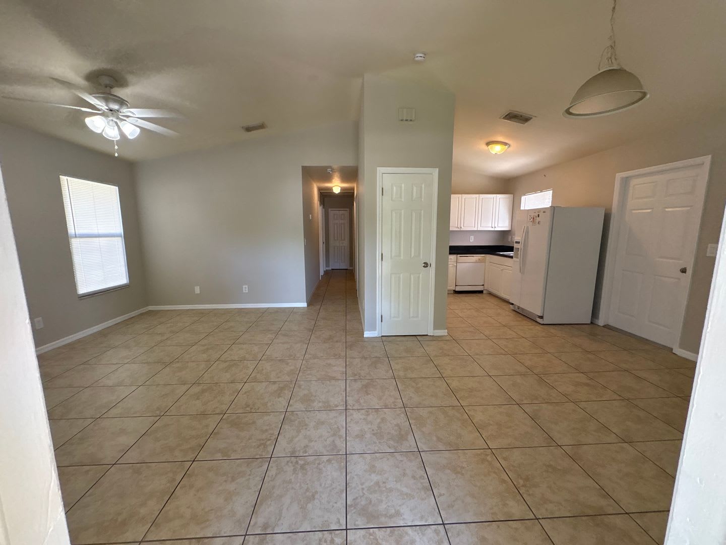 Charming 3-Bedroom, 2-Bath Single-Family Home Available Now! – photo 4