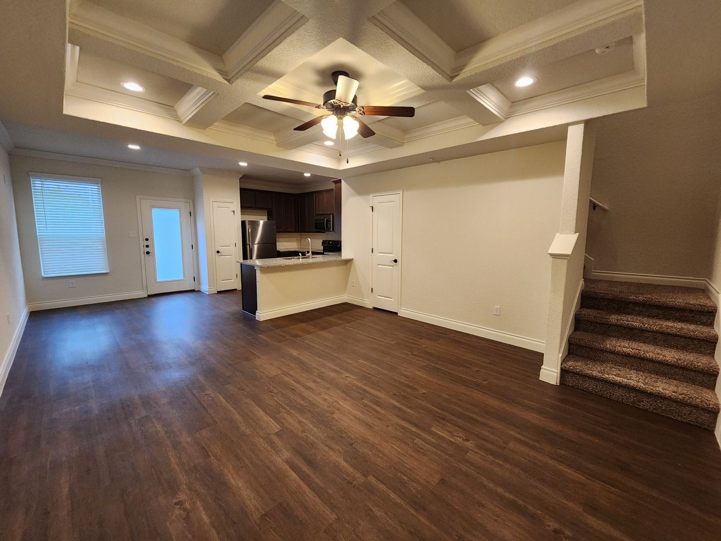 1 Month Free Rent 3 2 5 1 5 Fourplex Close To Ih35 For Commuters Fridge Washer Dryer Included Nbisd – photo 2