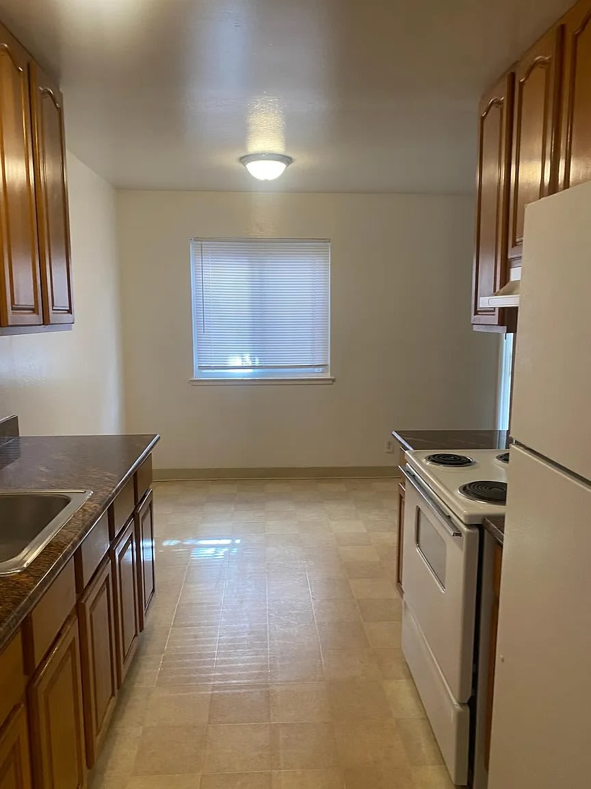 667 Villa St Apt 2 – photo 2