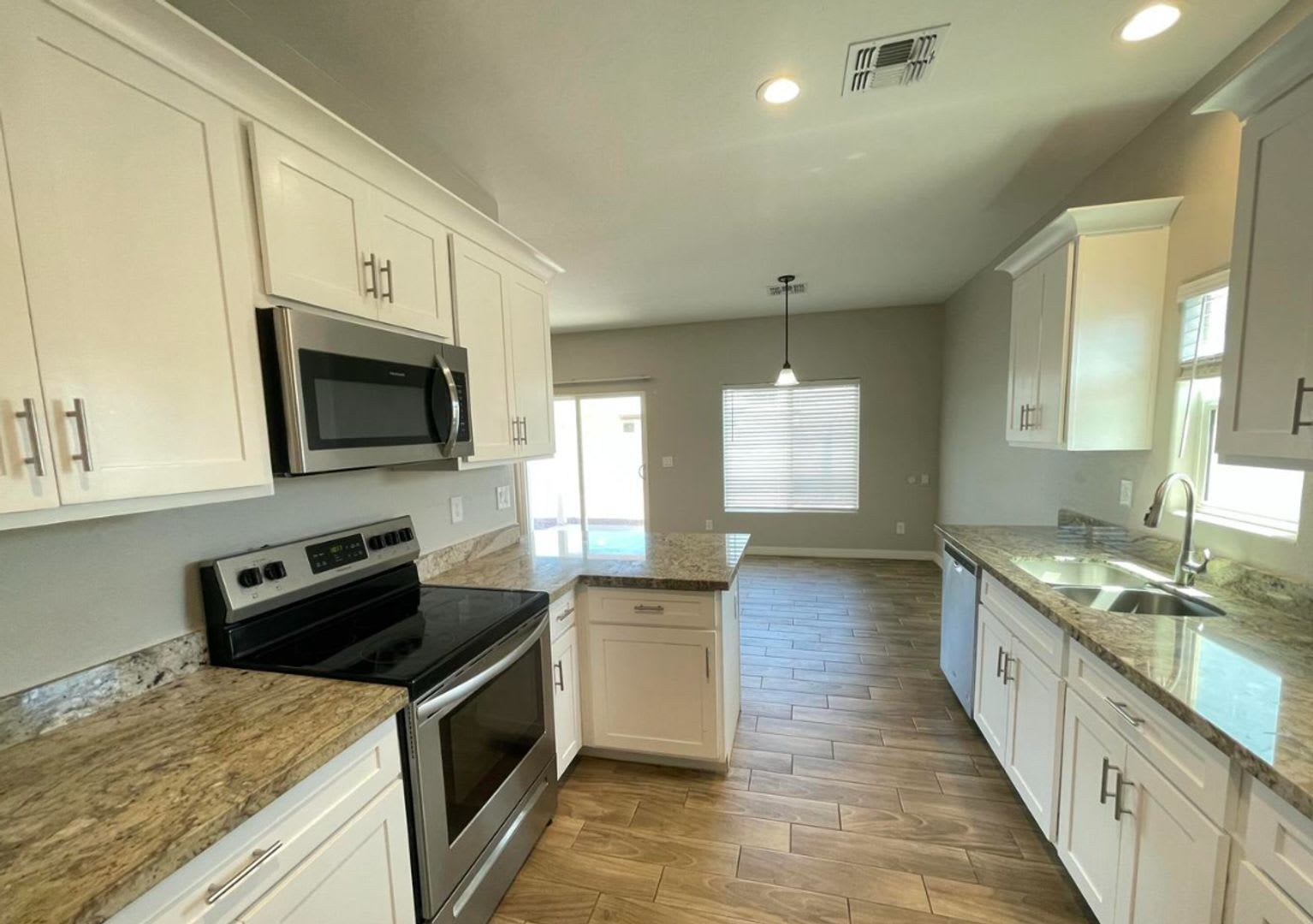 Wonderful 3 Bed 2 Bath Home in Arizona City – photo 3