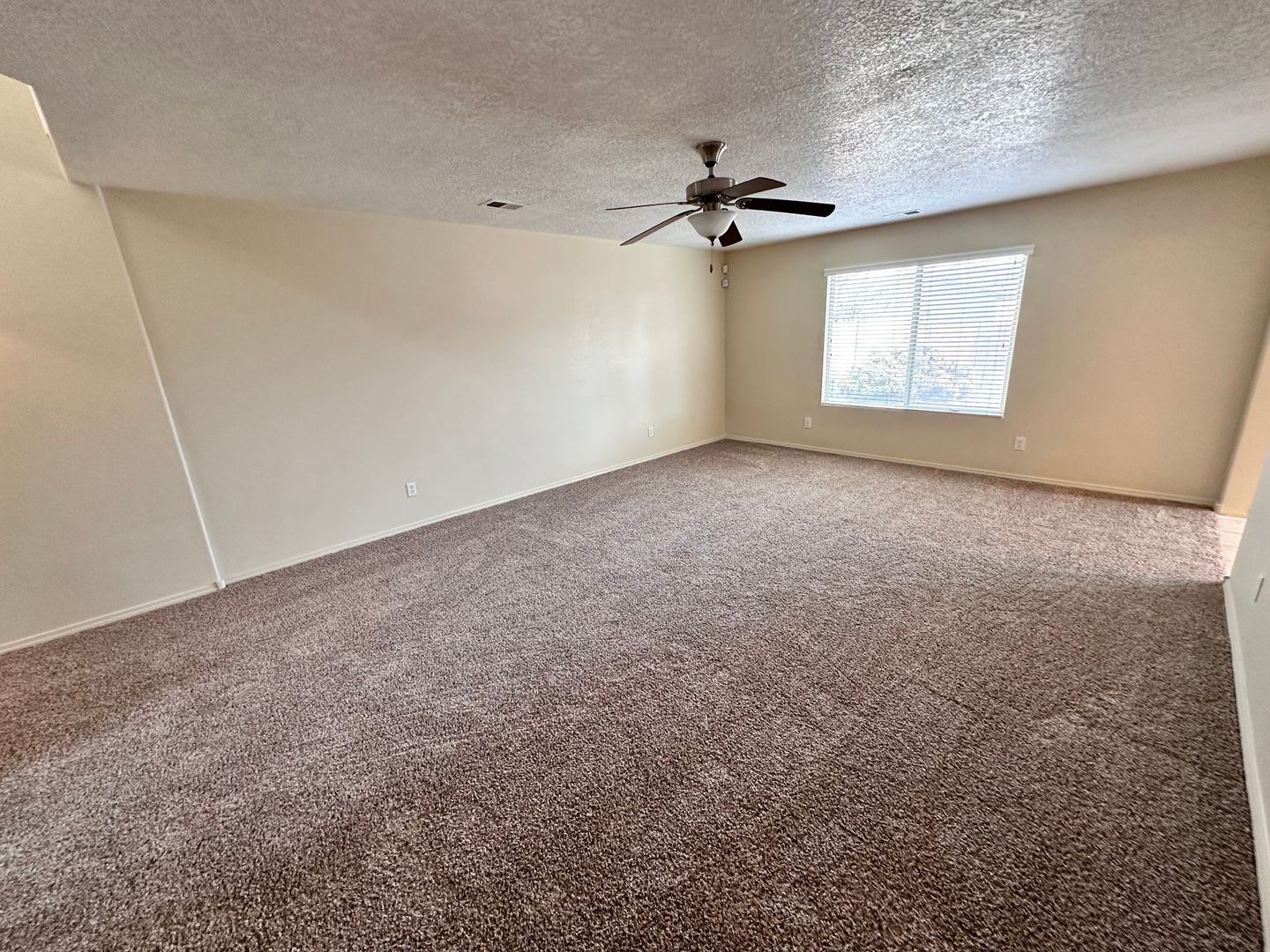 3 Bed 2 5 Bath In Huning Ranch – photo 3