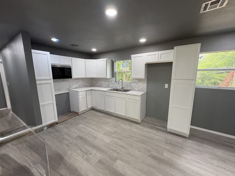 5724 North Frankfort Avenue – photo 2
