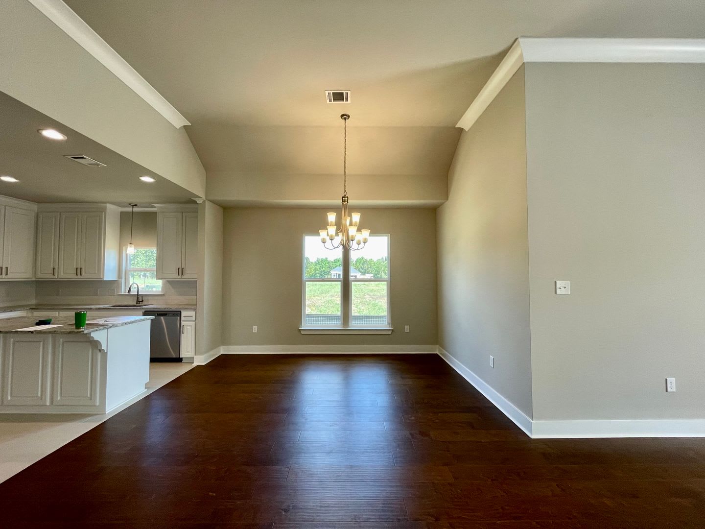 4 Bed 3 Bath In Southhaven – photo 3