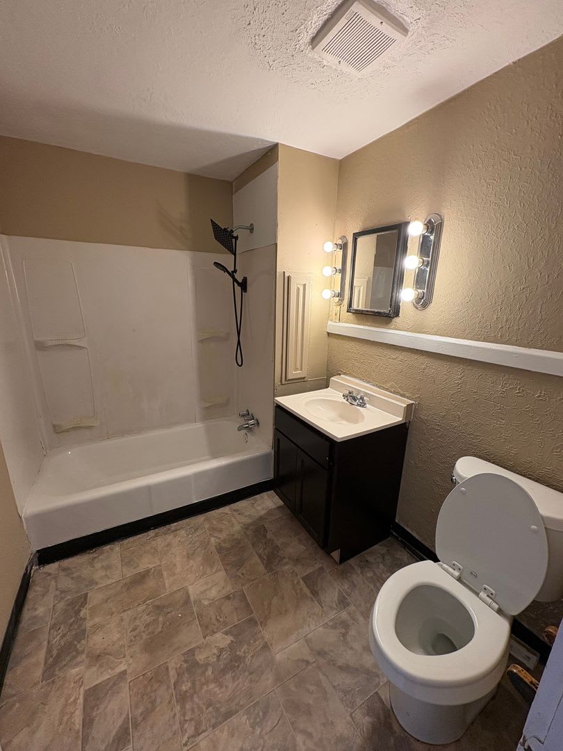 Section 8 Accepted, 3 Bedroom Single-Family Home – photo 5