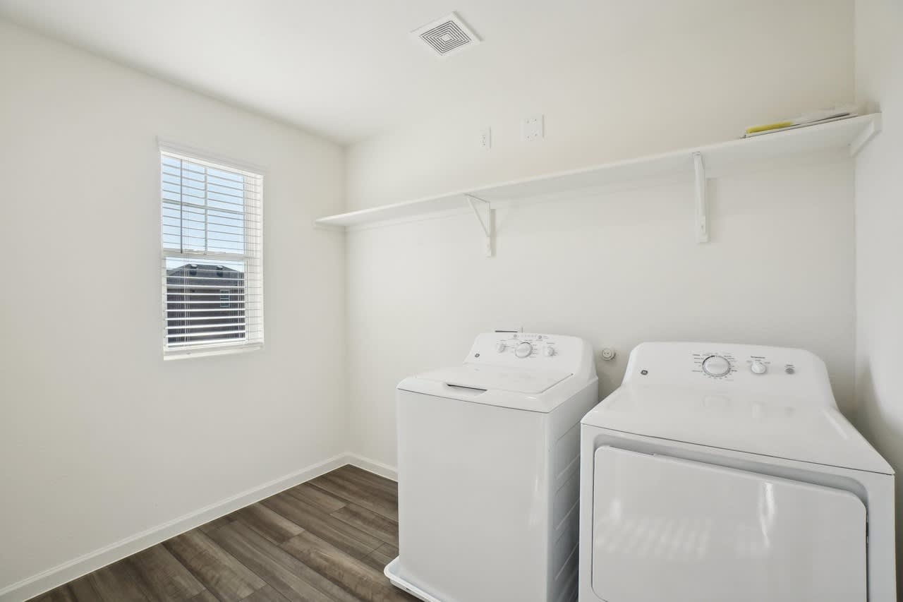 16125 Viburnum Dr Room & Bath In Shared House – photo 2