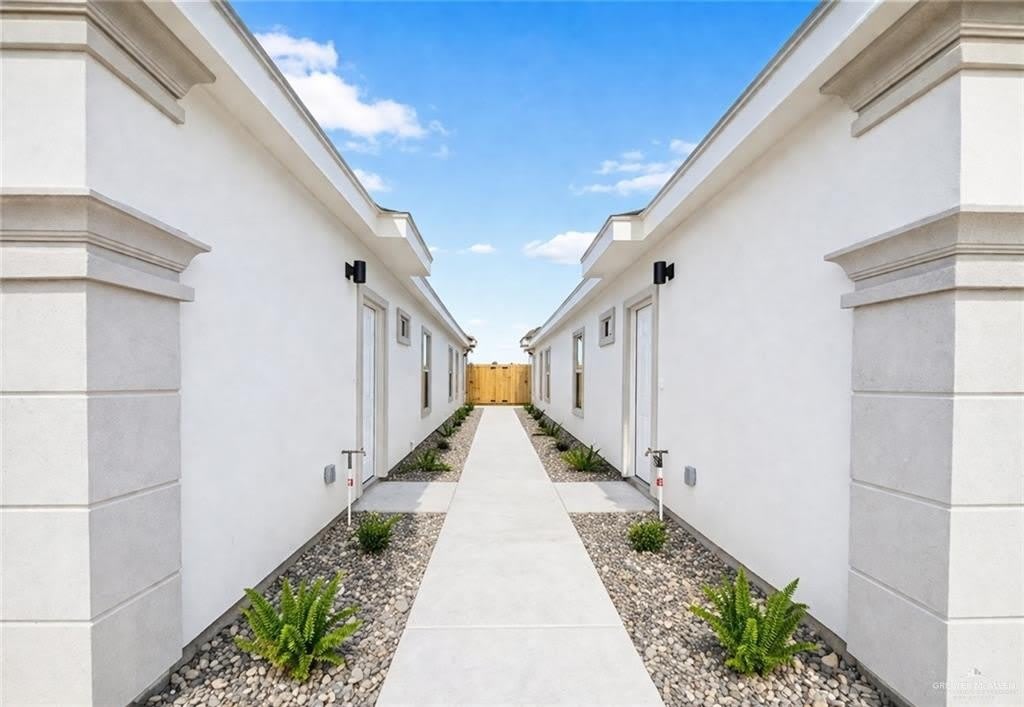 1505 Shavano Drive – photo 2