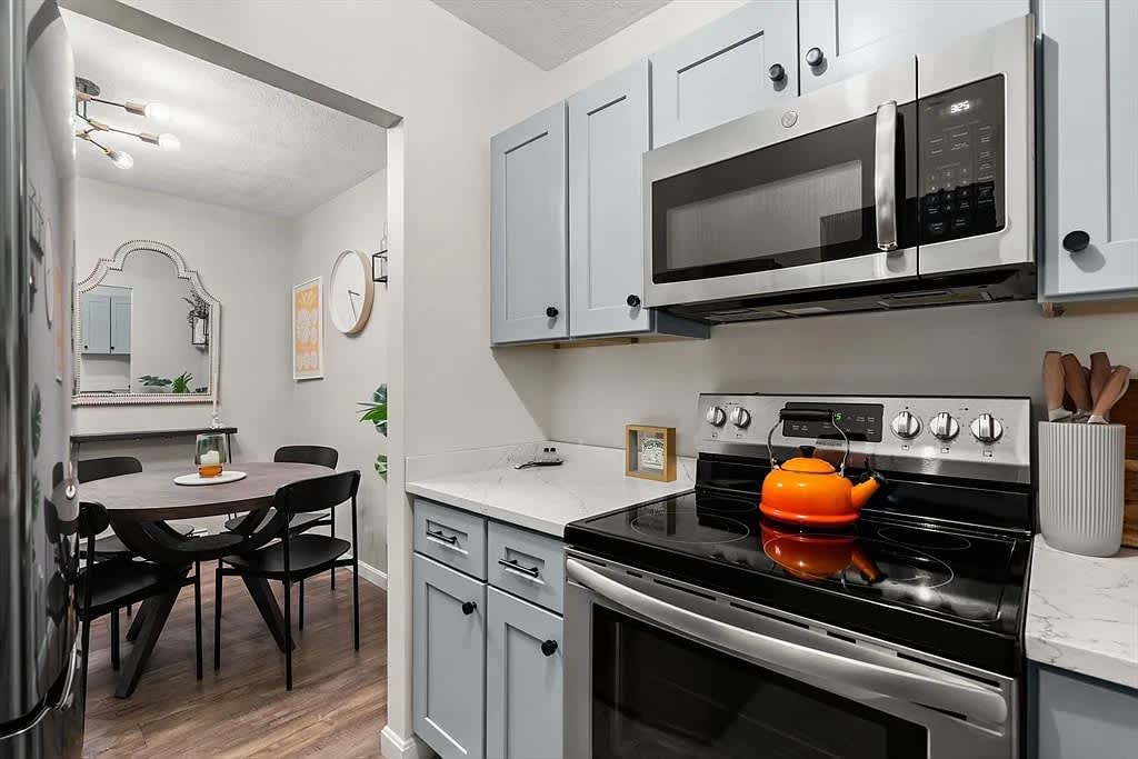 99 Grove St Apt 4 – photo 4