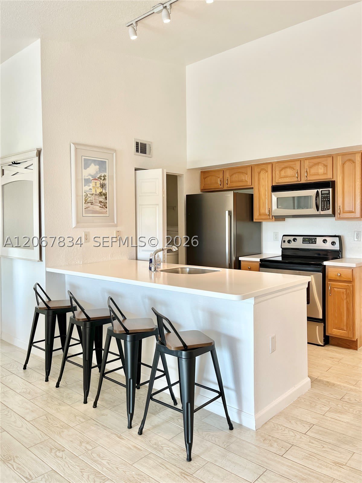 221 SW Palm Dr – photo 3