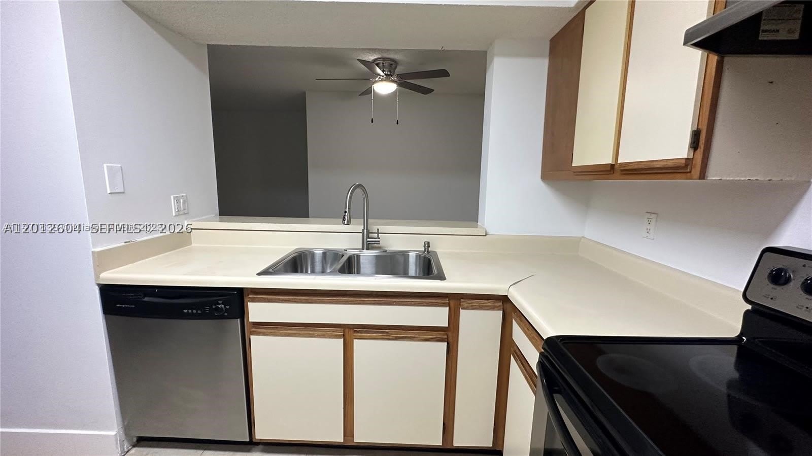 1243 Sw 46Th Ave – photo 3
