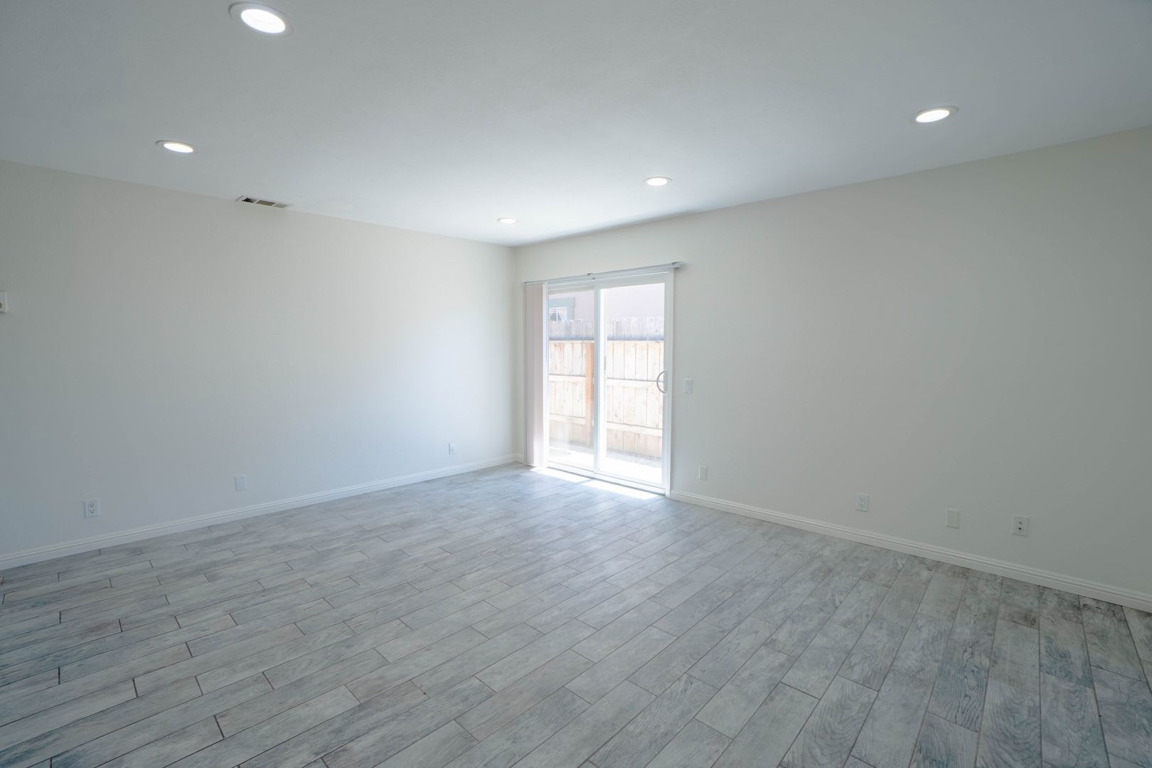 Centrally Located Casa La Canada Townhome! – photo 2