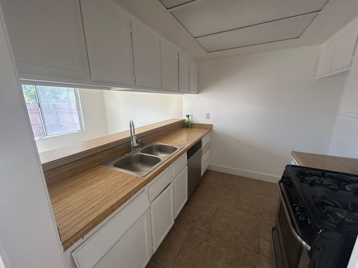 2 BEDROOM 1.5 BATH TOWNHOME – photo 4