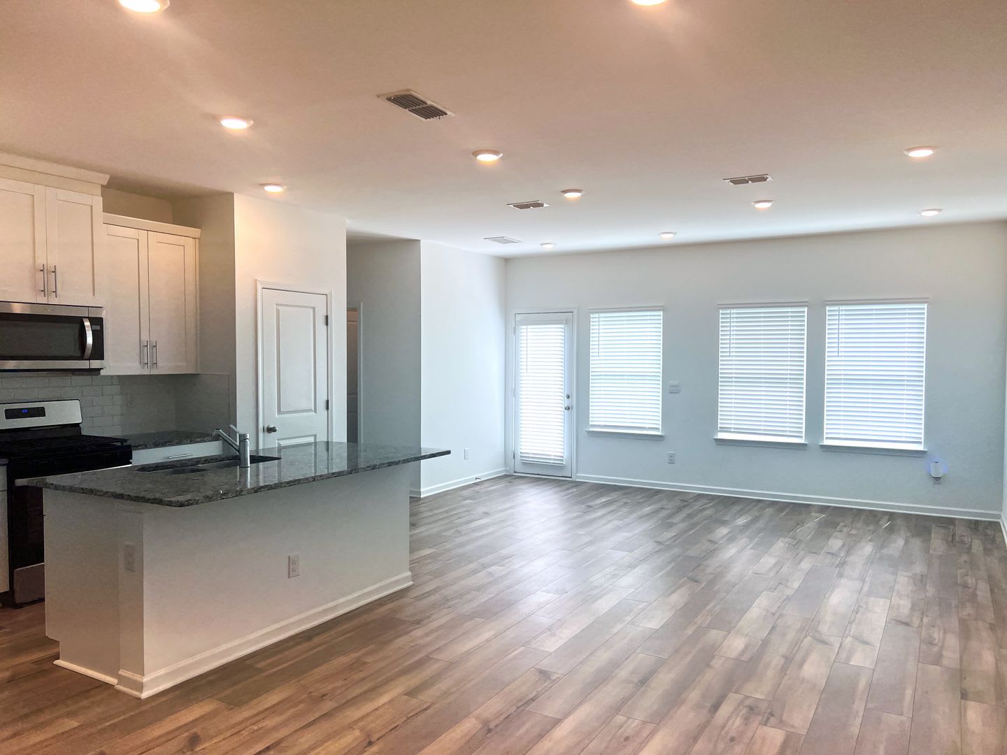Welcome Home to a Townhome!! – photo 3