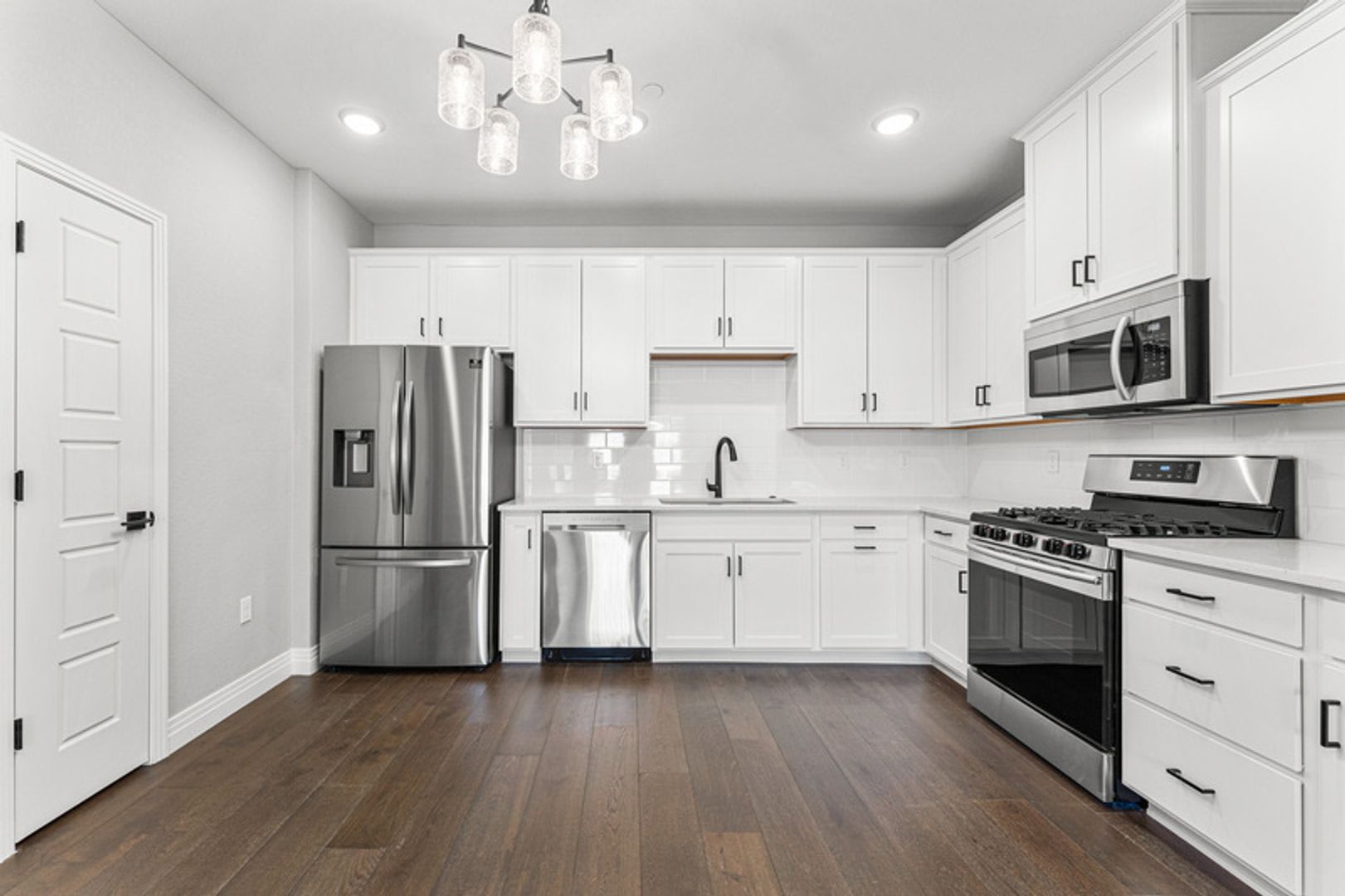 No Stairs! Main Level 2 Bed 2 Bath Condo near Buckley! Detached garage included! – photo 1