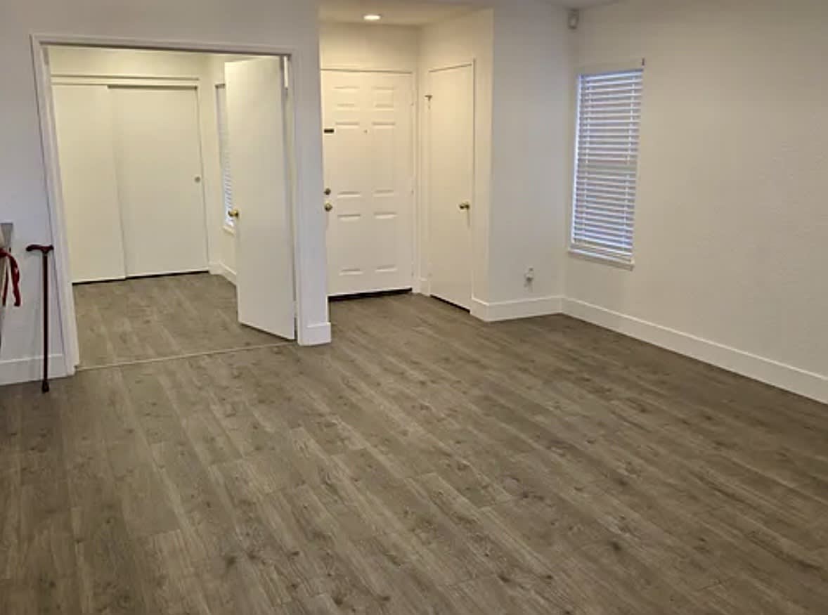 22852 Springdale Dr – photo 4