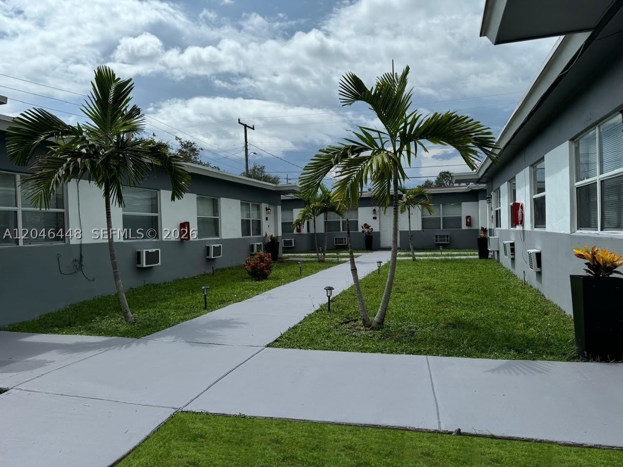2300 Douglas St – photo 2