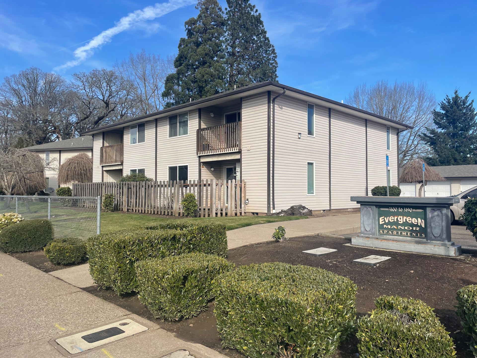 2 Bed 1 Bath Apartment with a Single Car garage included! – photo 1