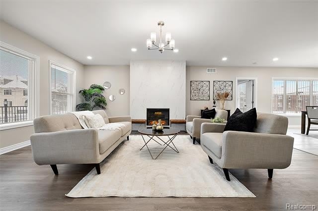 2080 Gladstone, Unit 1 Street – photo 4