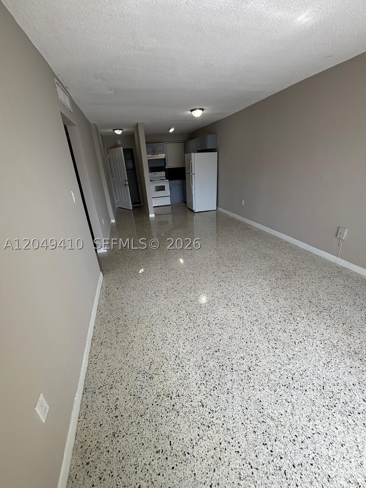 1047 SW 7th St – photo 3