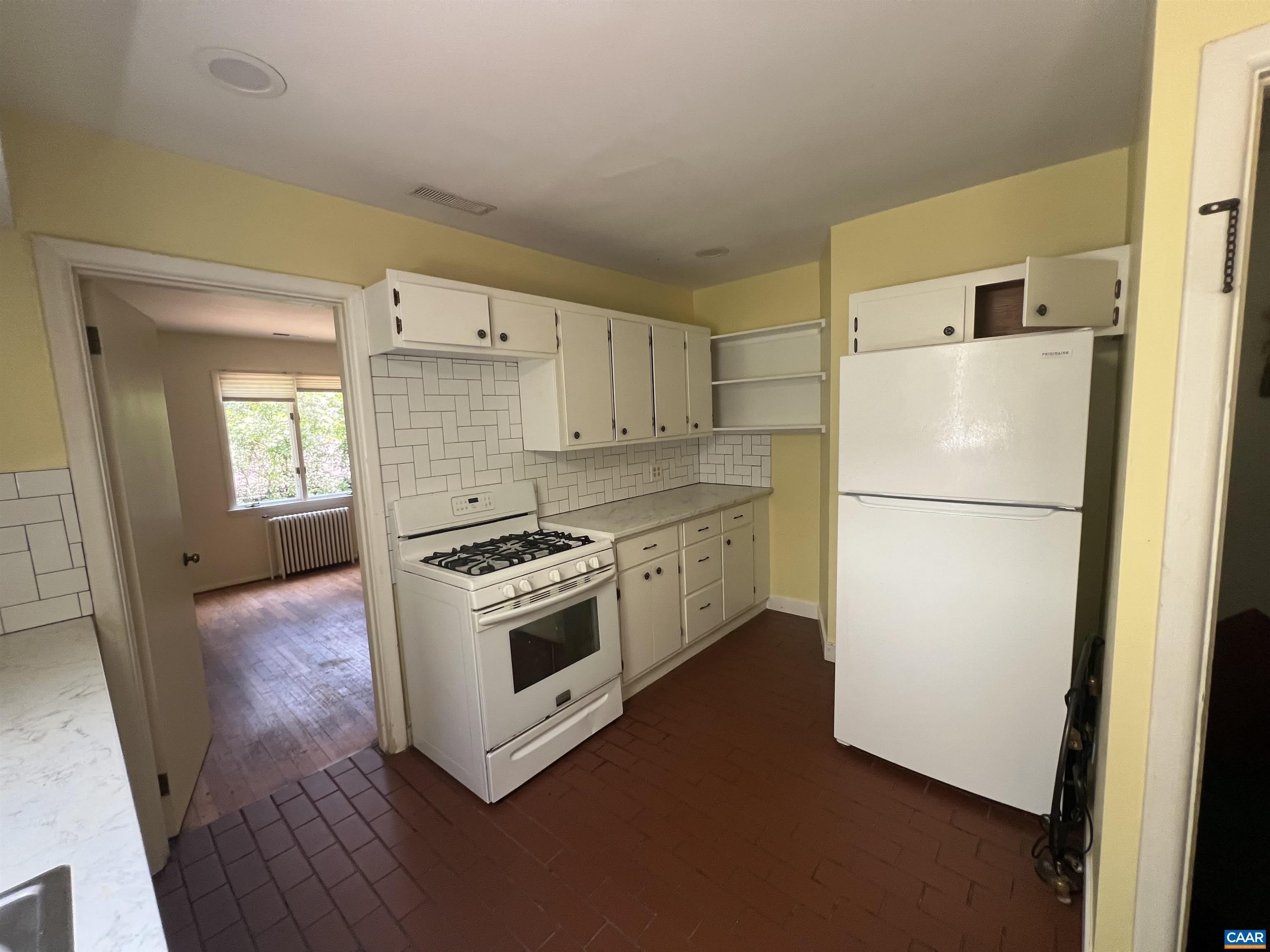 1429 Gentry Ln – photo 3