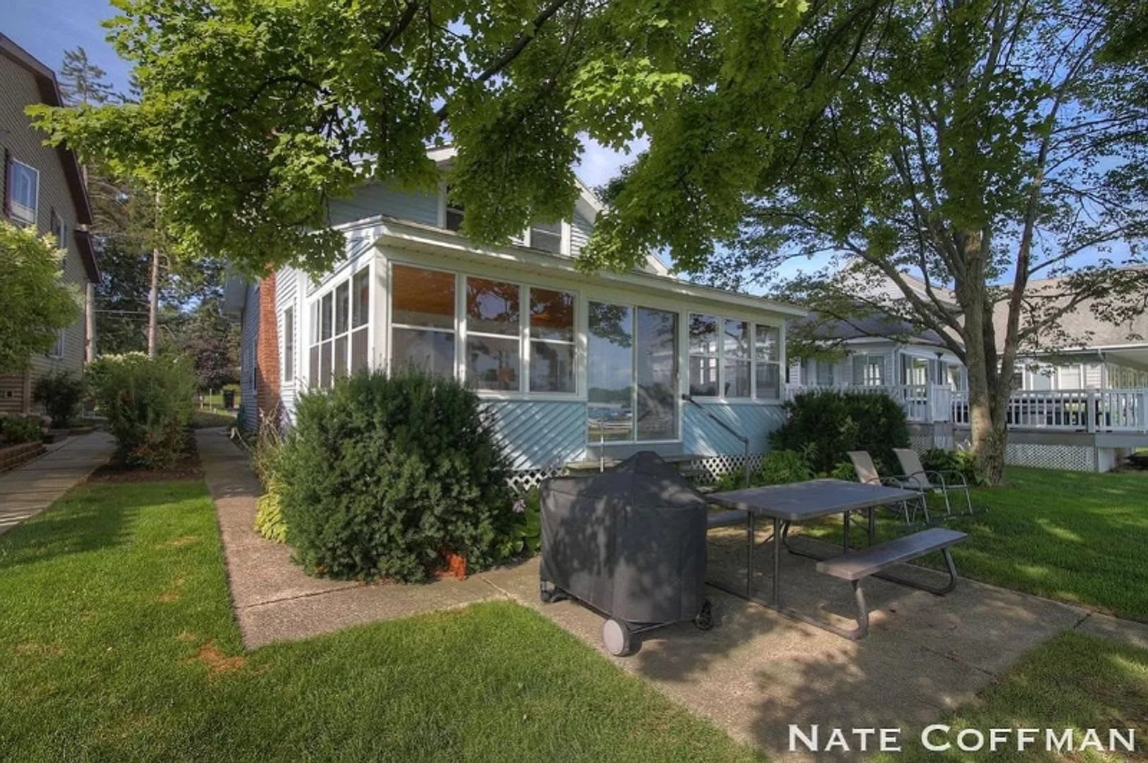 Lakefront 4 bed 2 bath home – photo 3