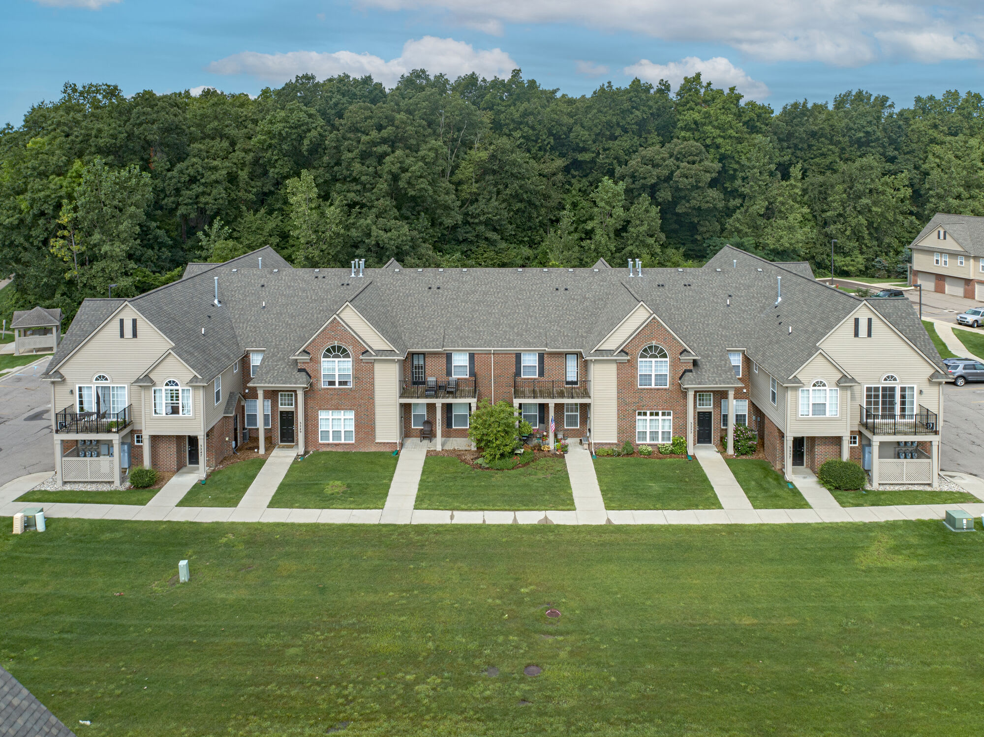 The Lake Shore Apartments – photo 2