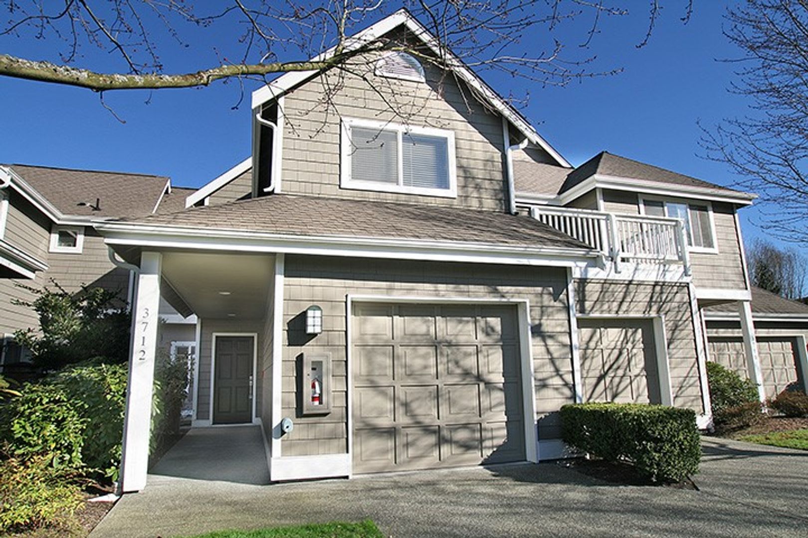 2bd/2.5ba Kirkland Townhome – photo 1