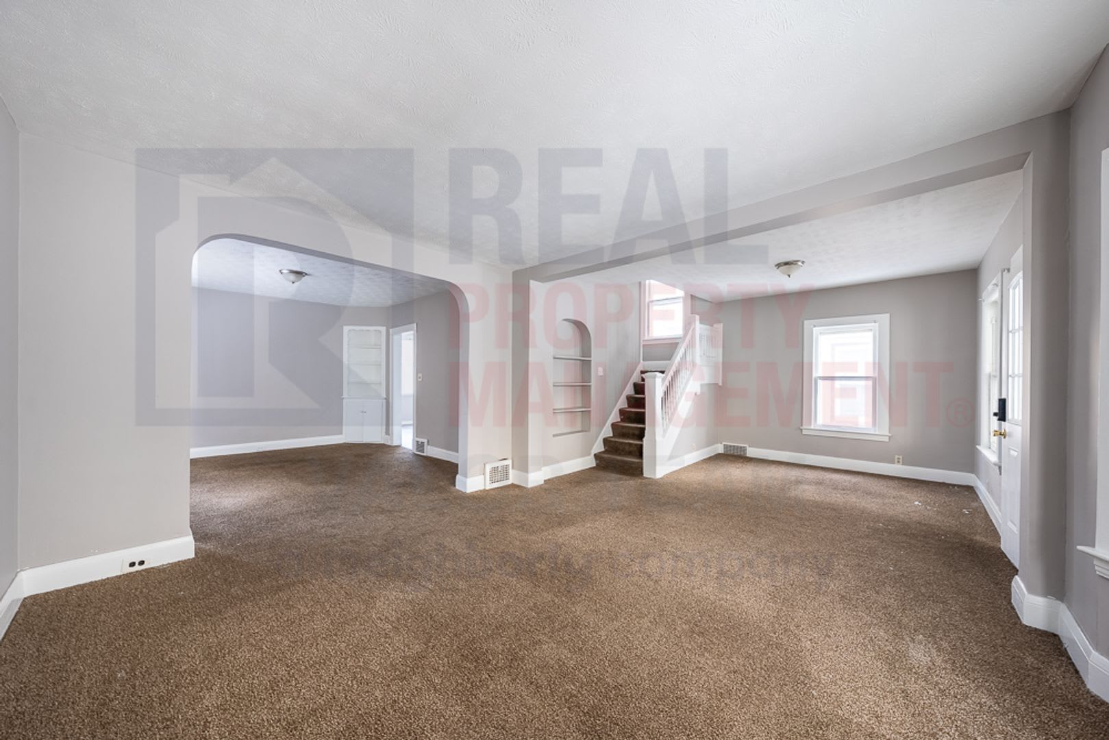 Charming & Spacious 4-Bedroom Home – photo 3