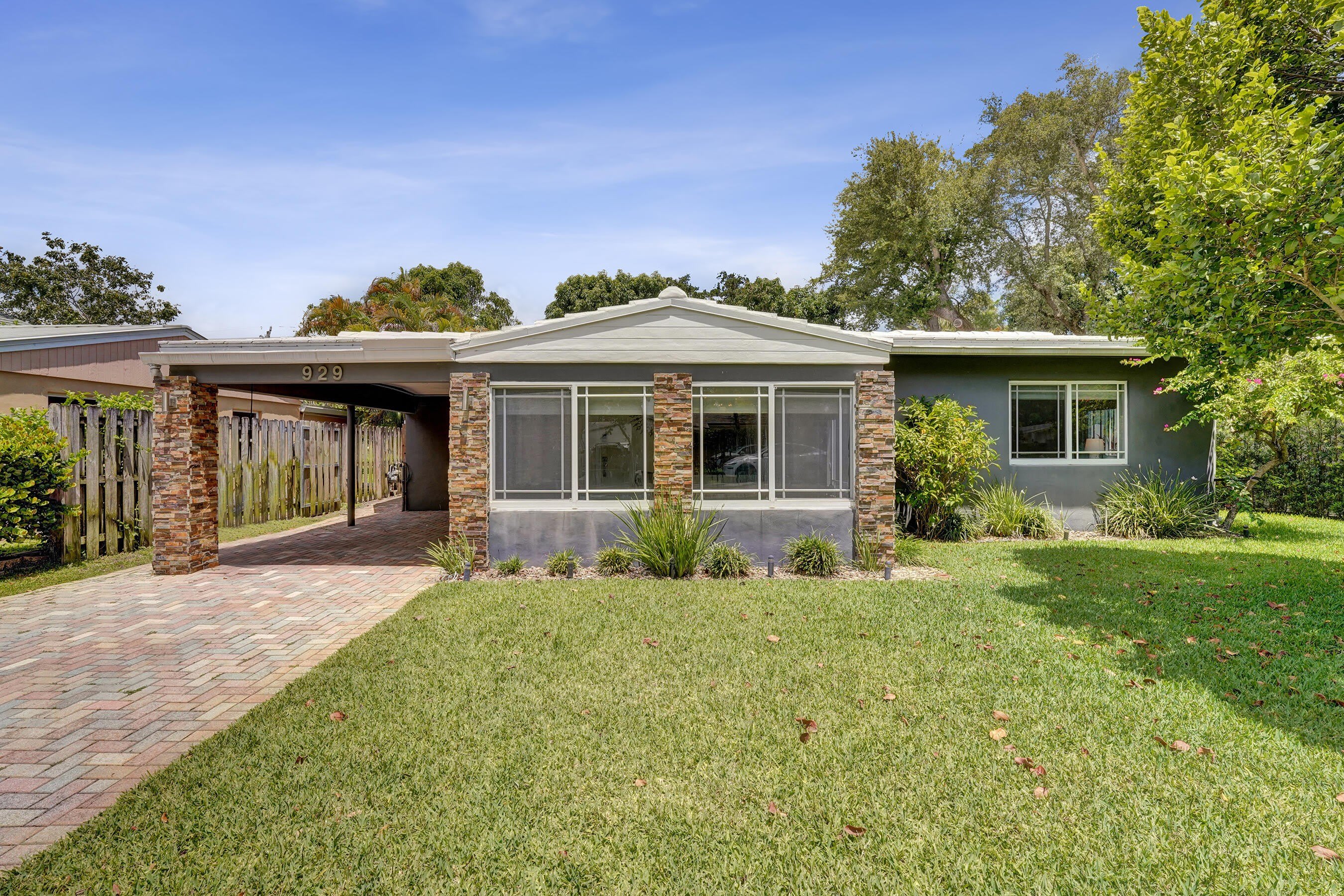 929 SW 18th Court – photo 2