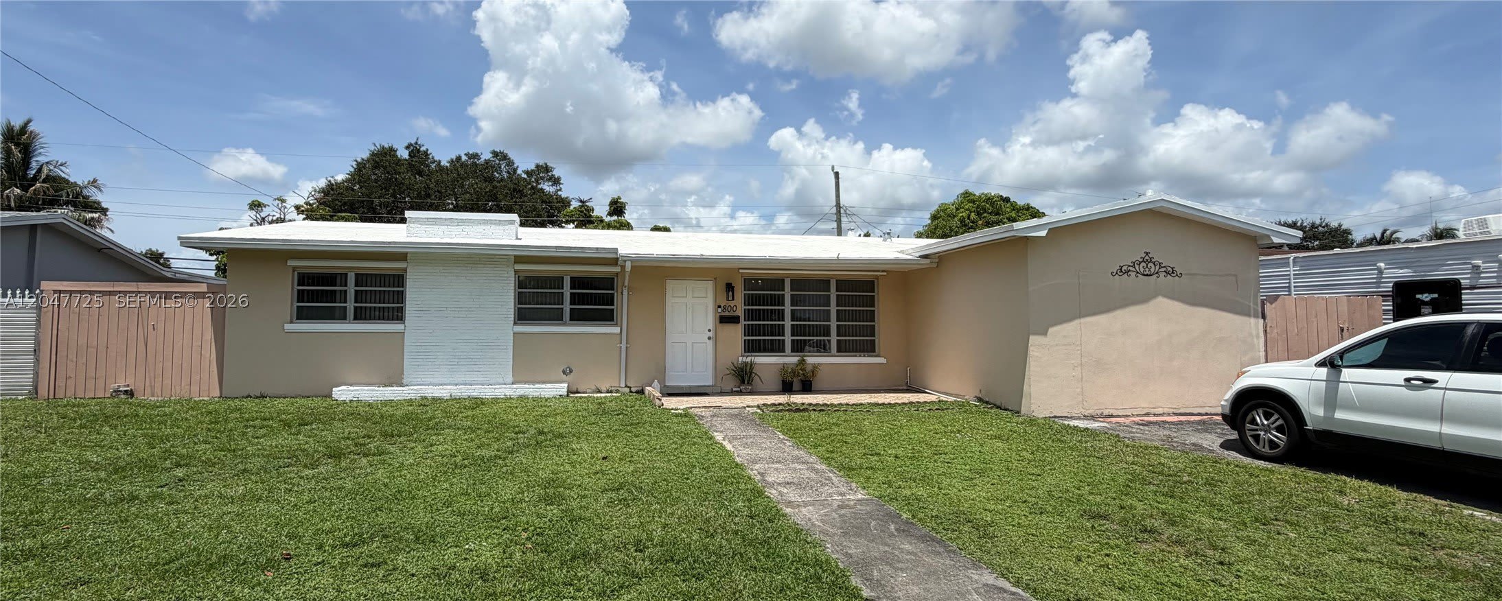 800 NW 76th Ave – photo 1