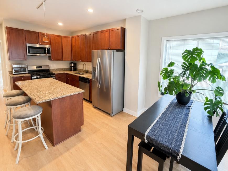 1330 West Roscoe St. – photo 5