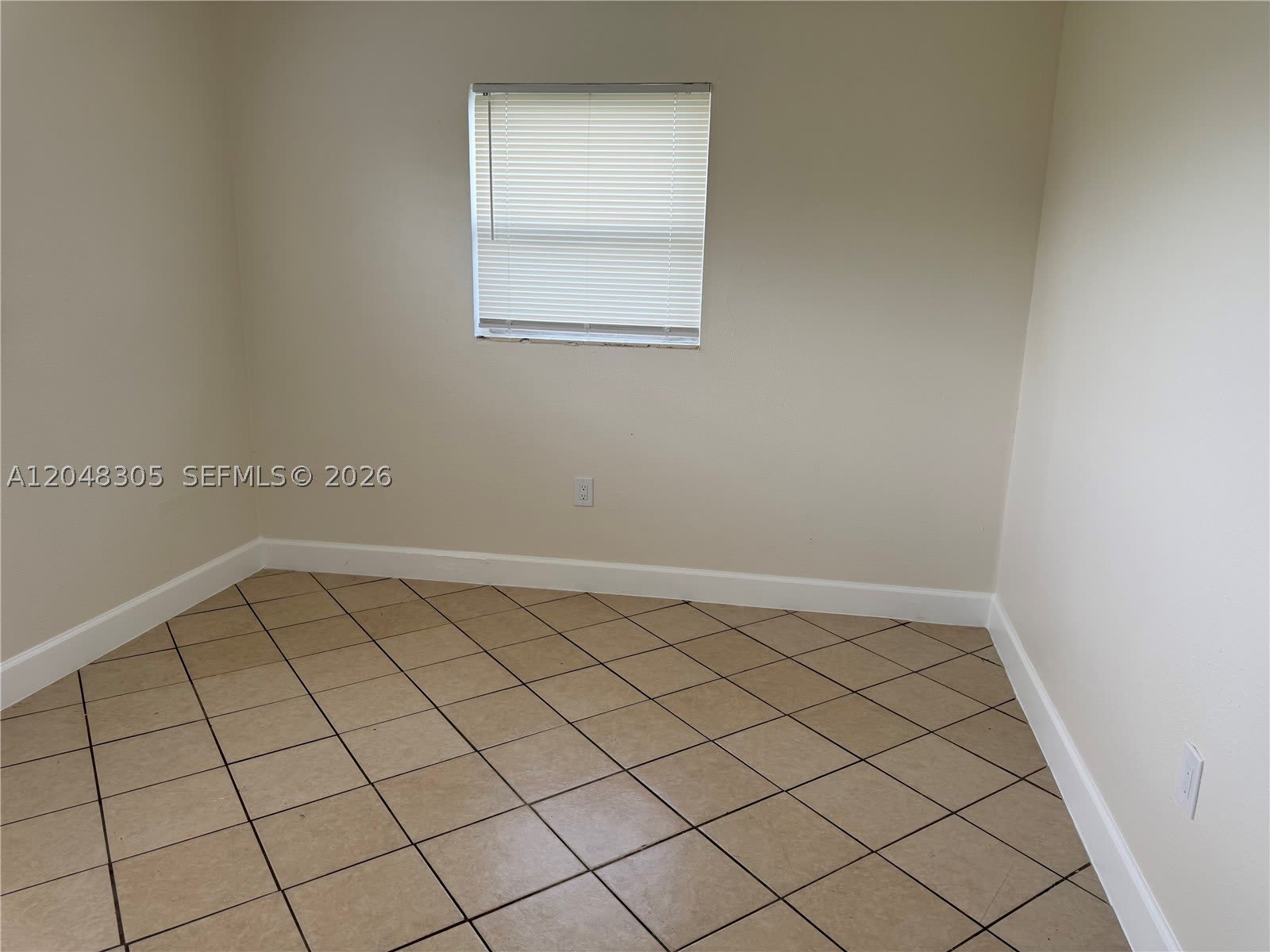 764 NW 5th St – photo 4