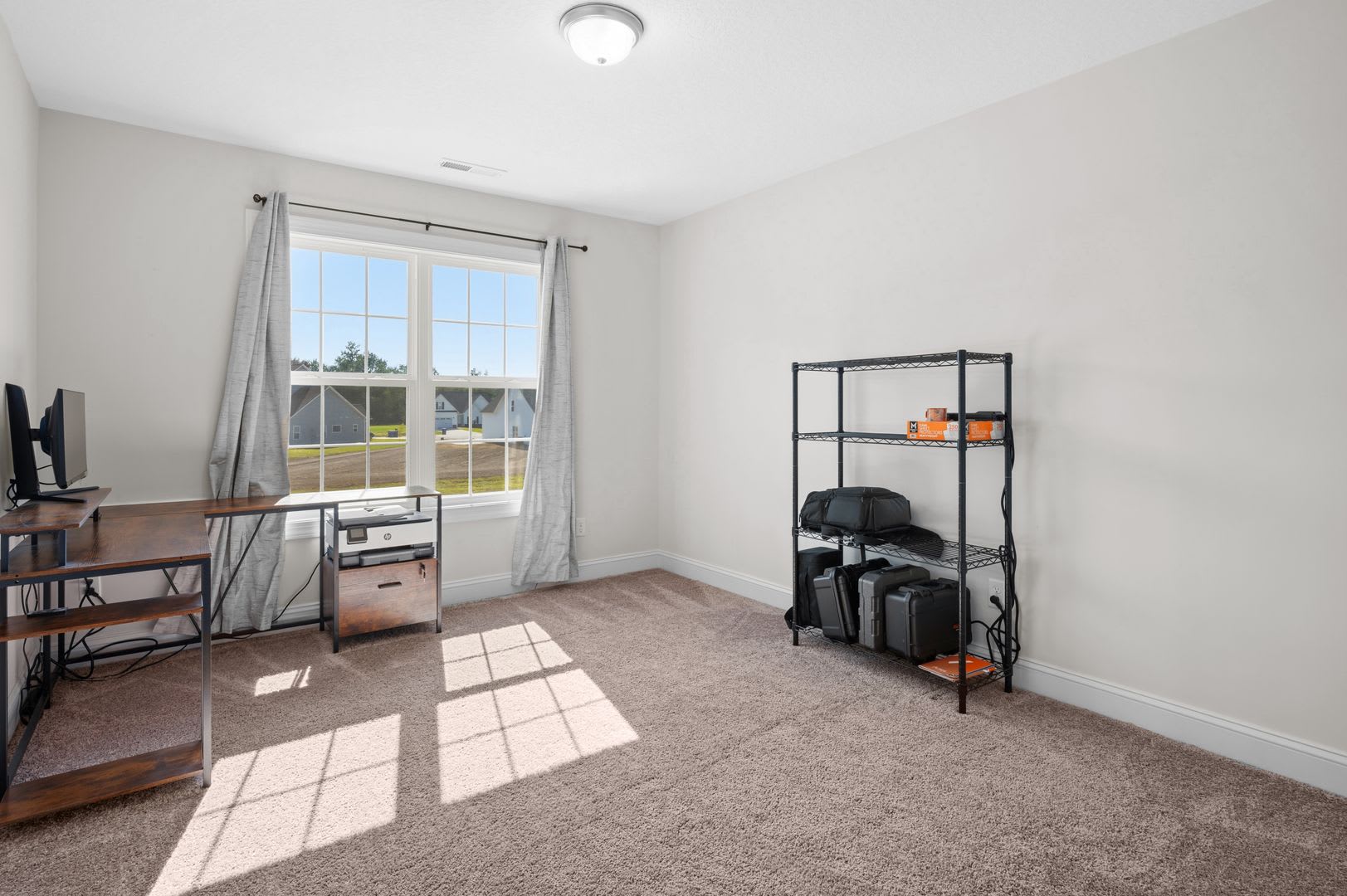 Perfect 4 bedroom & 2 1/2 bath! – photo 3