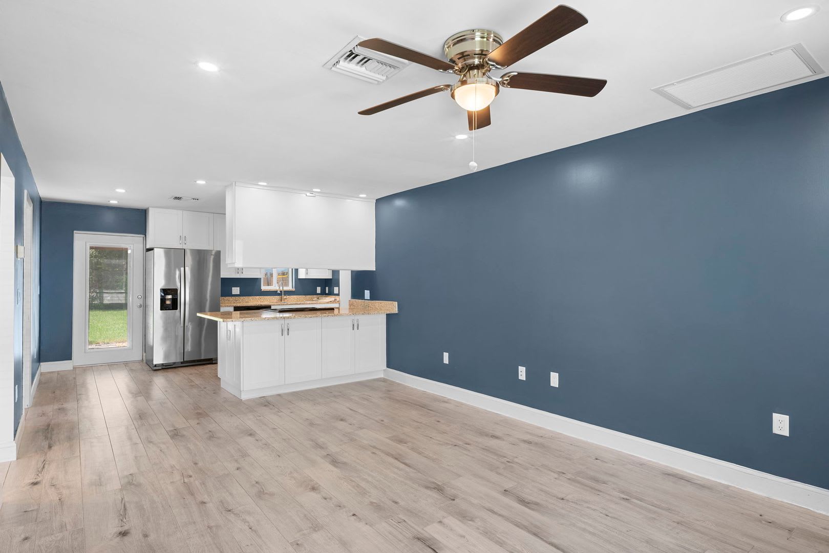 Renovated 3 Bed, 2 Bath Annual Rental in Naples Park – photo 5