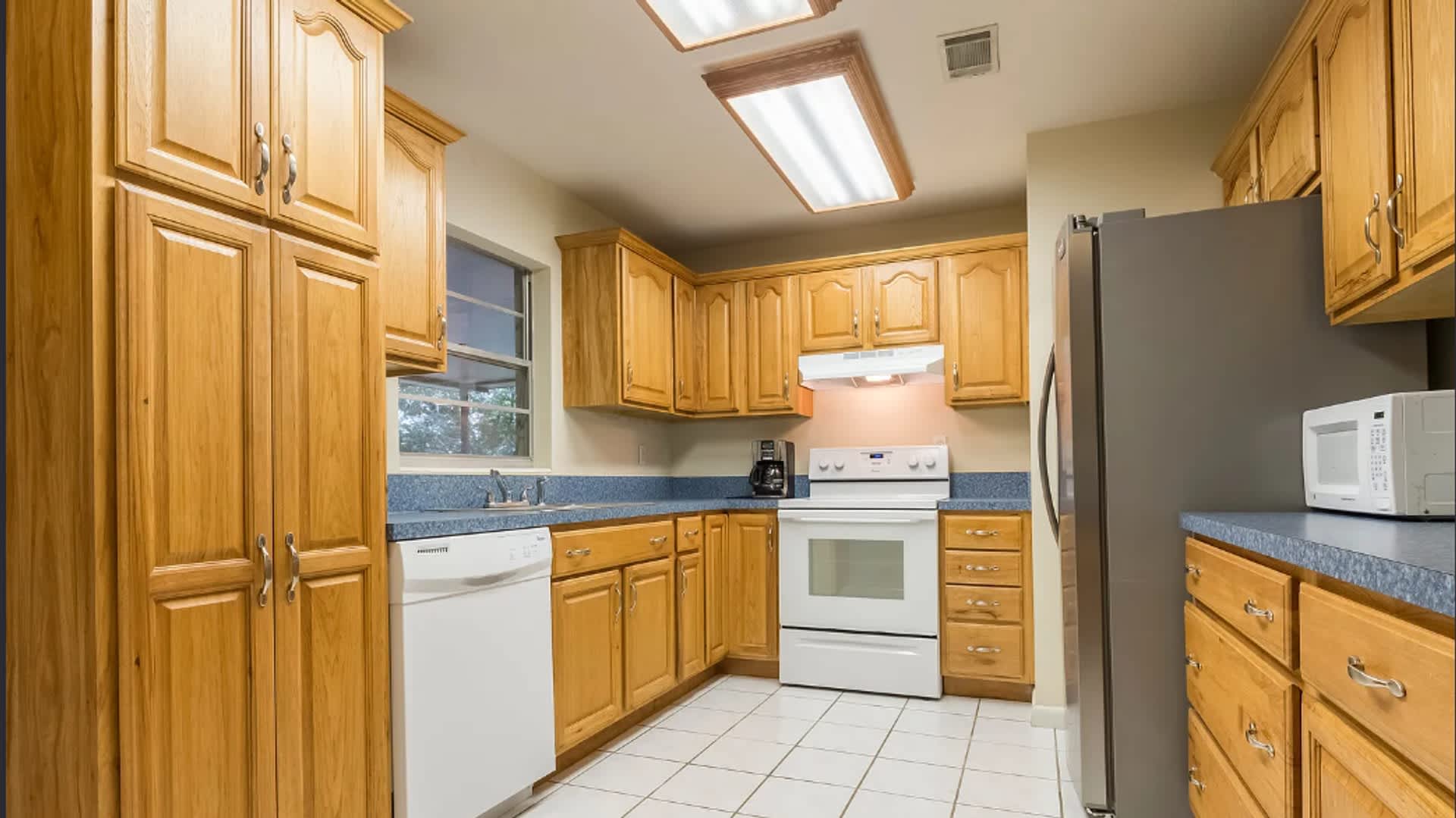 3/2 Home in Northwood Ready for Move-In! – photo 3