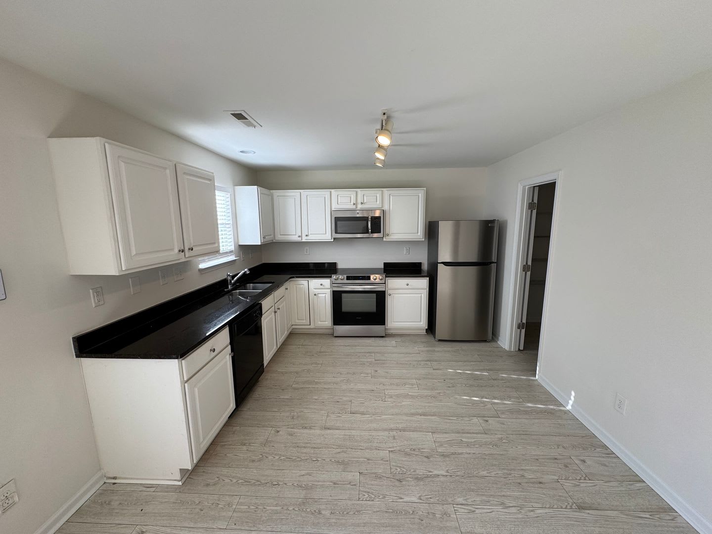 4820 Lynn Lee Circle – photo 5