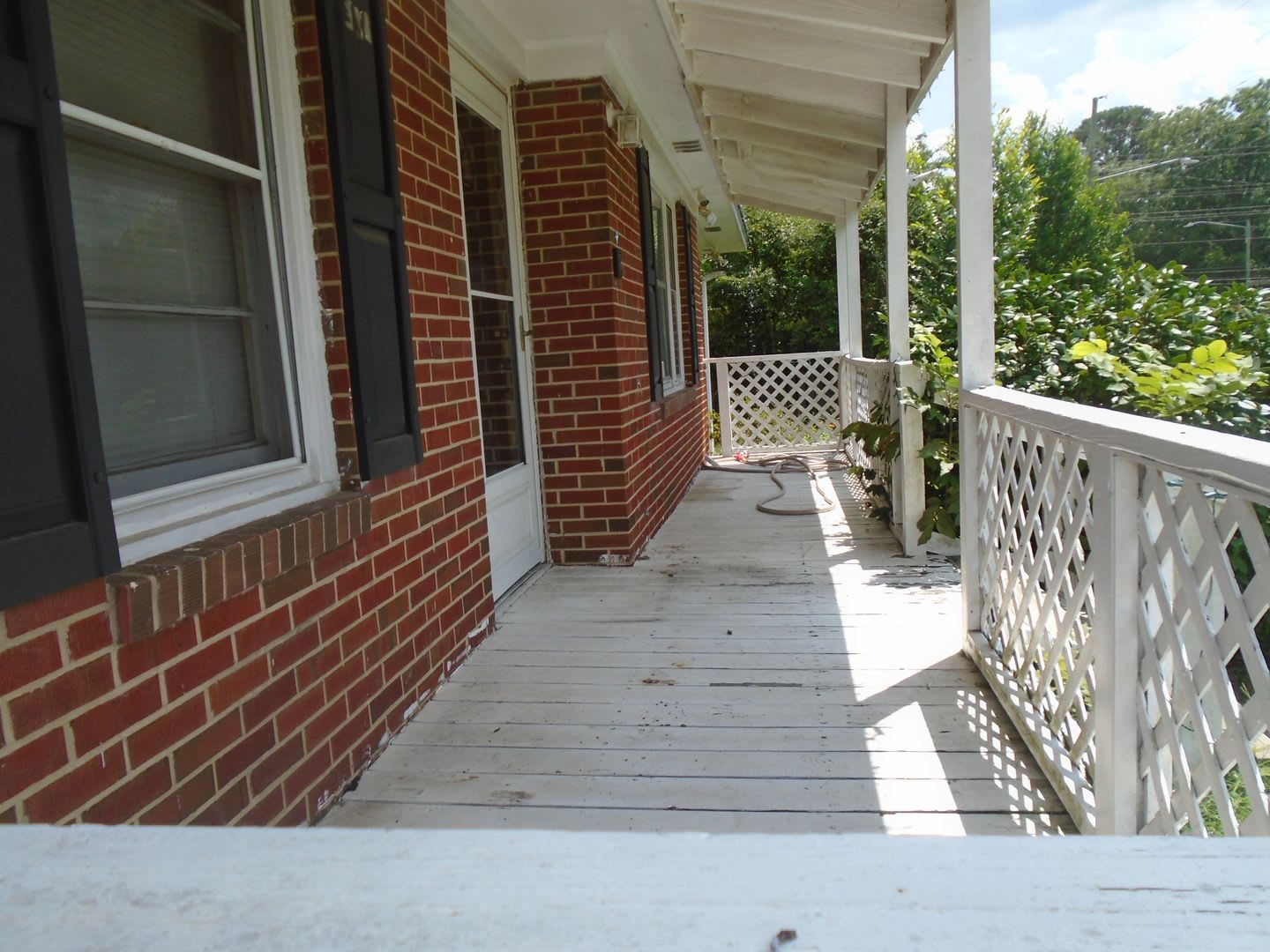 3 Bed / 1 Bath Available in Lafayette Villiage! – photo 2