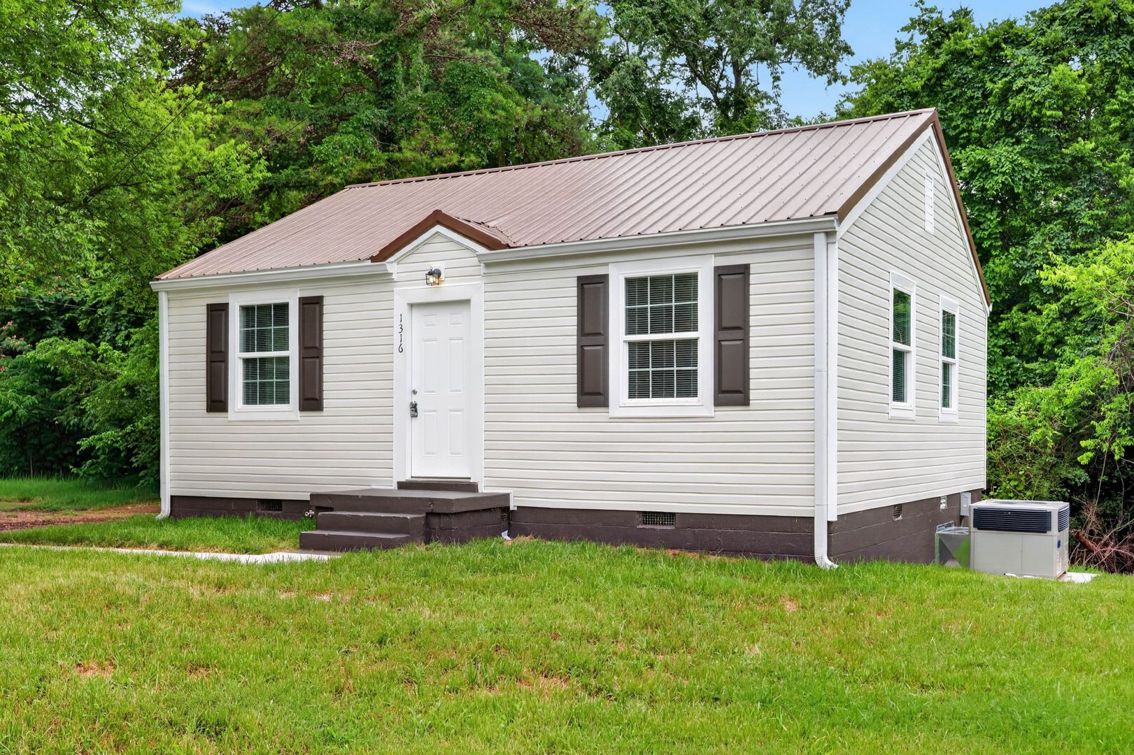 2 Bedroom Home For Rent Near APSU! – photo 2