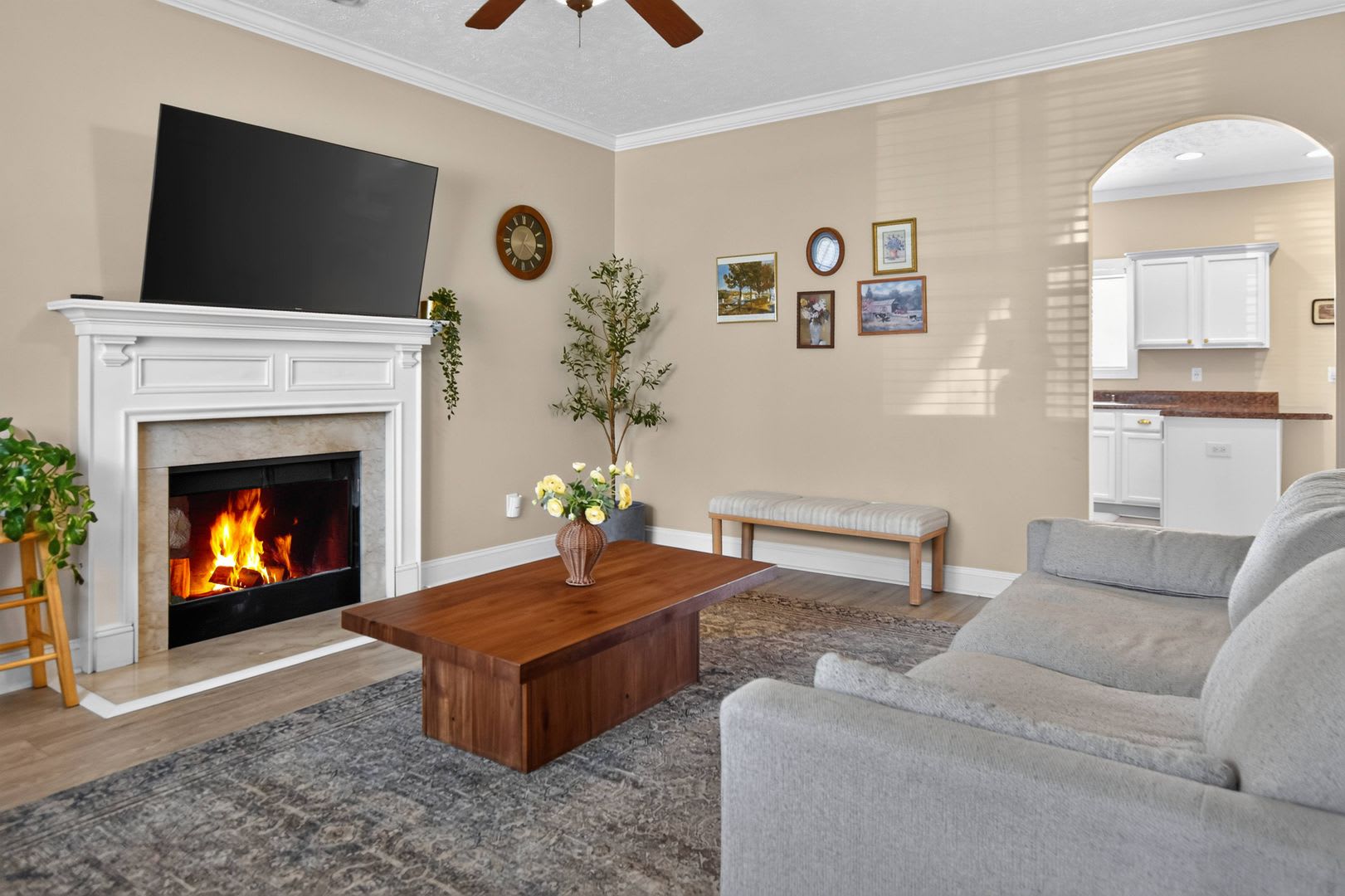 Pet Friendly Four Bedroom with Bonus! – photo 2
