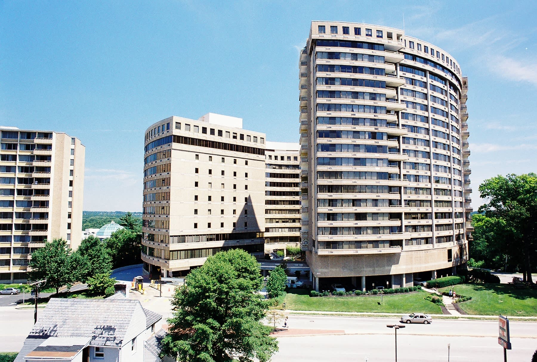 Hampton Plaza – photo 4
