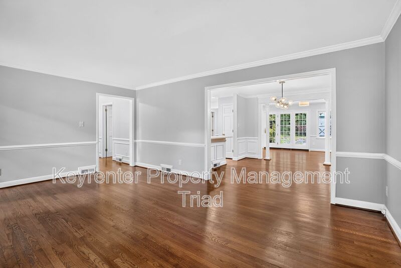 2408 Hawthorne St – photo 5
