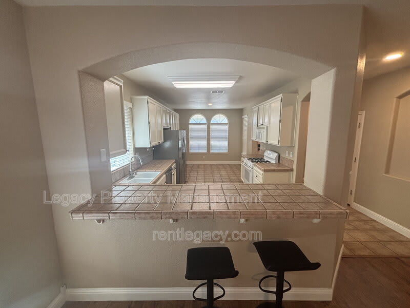 1724 Magenta Dr – photo 5