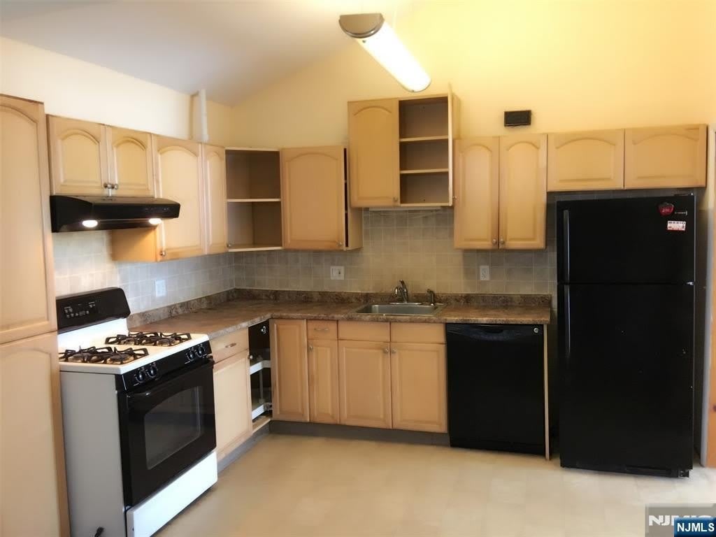 523 Lookout Avenue – photo 5