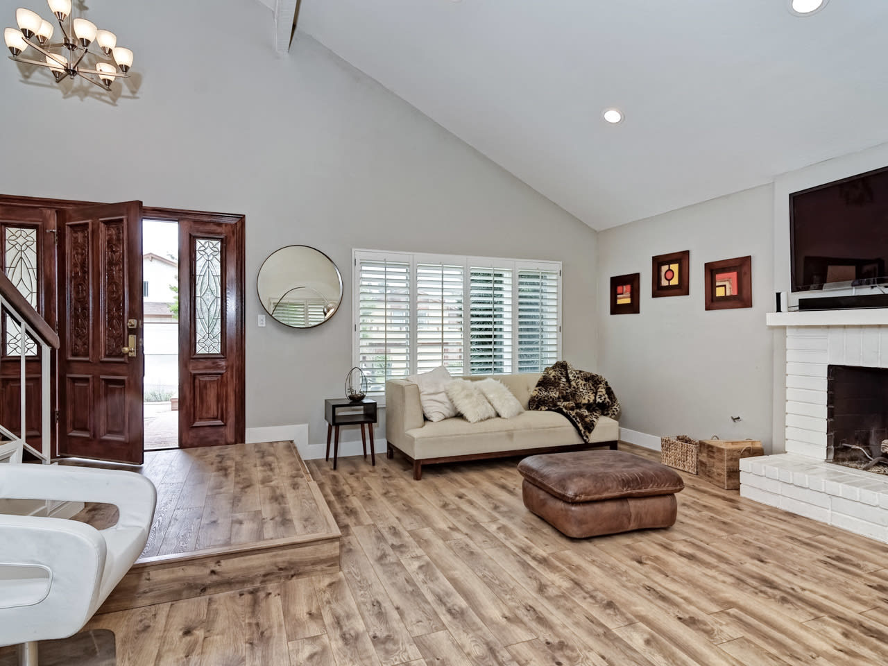 Luxury Home With Many Recent Upgrades On Quiet Residential Cul-De Sac – photo 3