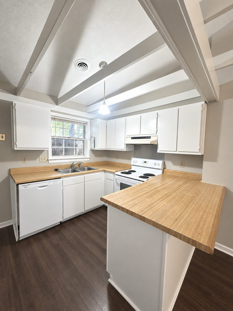 721 Varsity Drive – photo 4