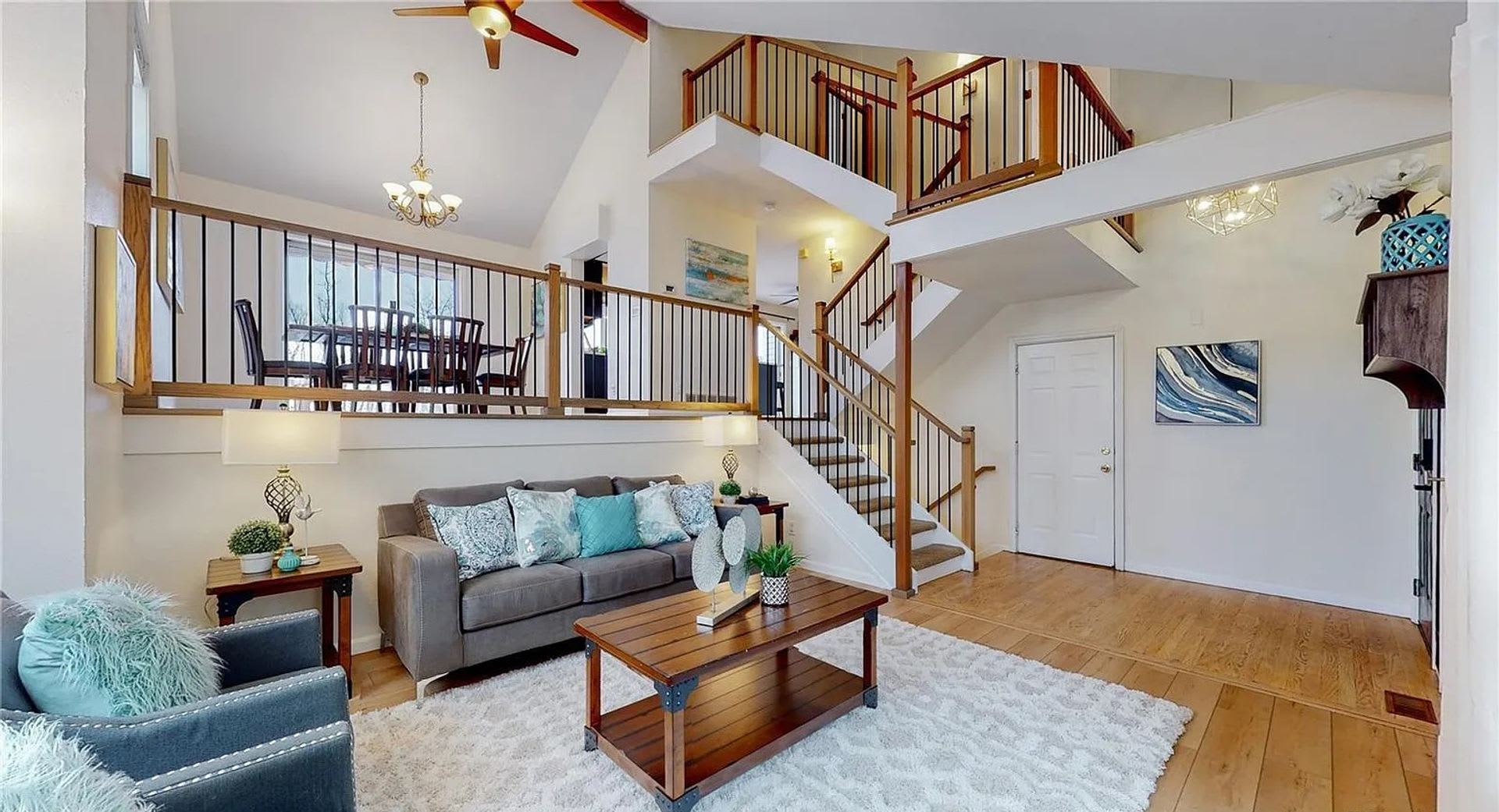 Stunning 5Bed 3 5Bath Modern Home On Spacious Lot In Quiet Boulder Cul De Sac – photo 1